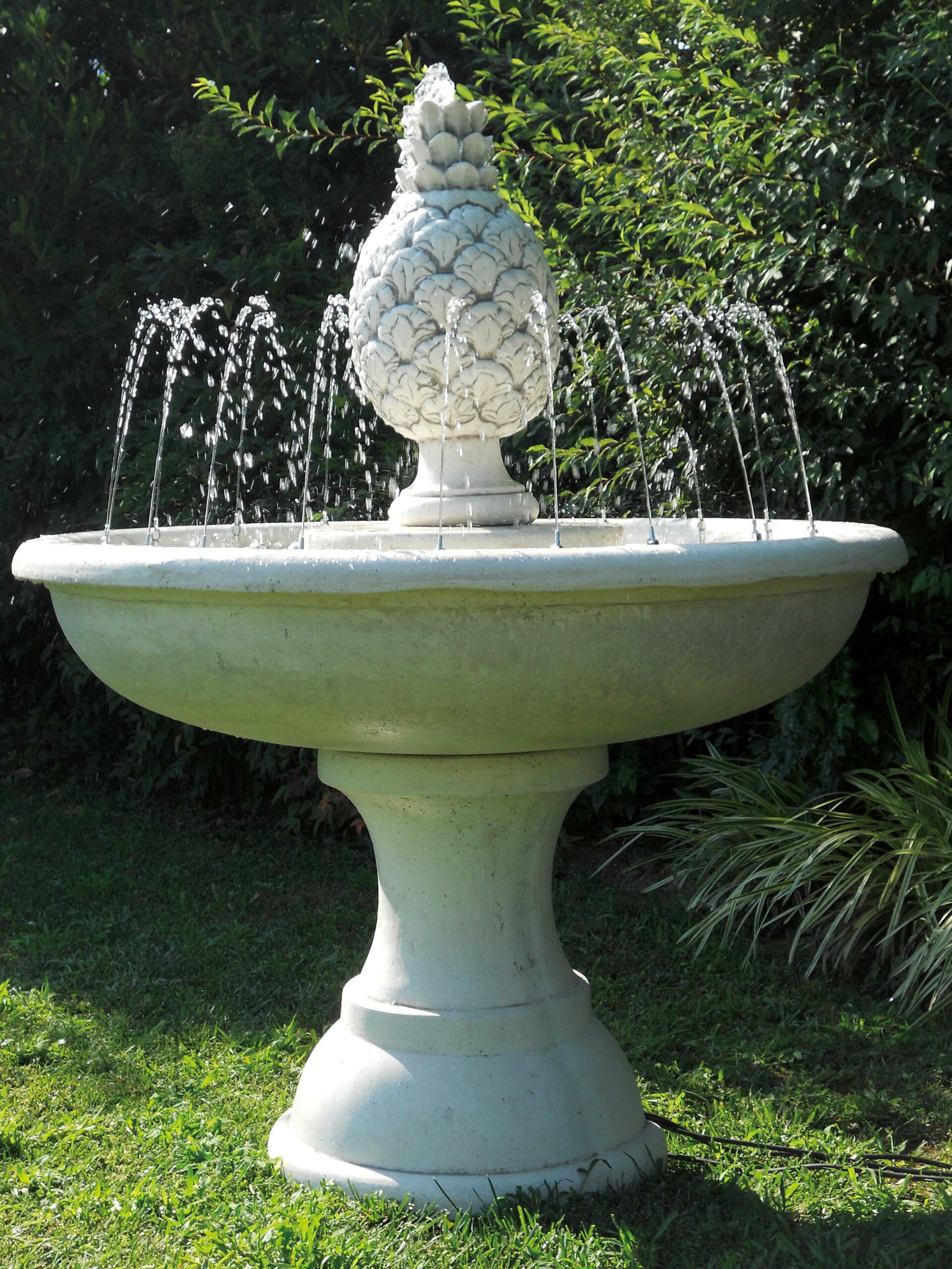 Springbrunnen mit Ananas Art.2156 Gartenbrunnen