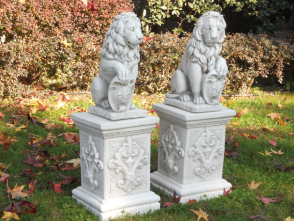 Tierfiguren Löwen mit Wappen Antico